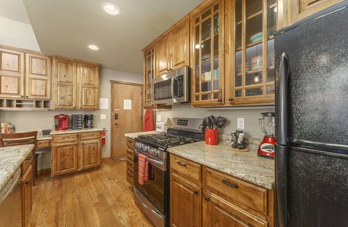 Estes Park House | Beautiful Townhome near Thompson River w/Hot tub, Theater room, EV Charger, AC