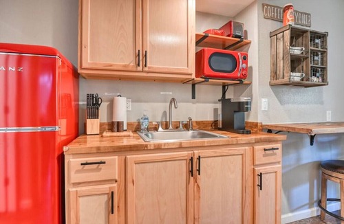 Green Mountain Falls Apartment | Beaver Lodge Near Pikes Peak & Manitou Springc GMF