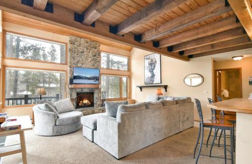 Warrior's Mark West House | Belle Vue Estate: Mountain Views and Private Hot Tub