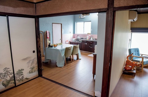 Inokuchi House | Benton Guesthouse: Private Nostalgic Shōwa-era Countryside House: former Akiya