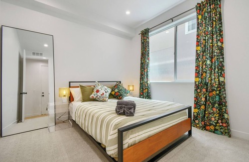 Berkeley House | Berkeley Flat | Walk to Tennyson | Balcony
