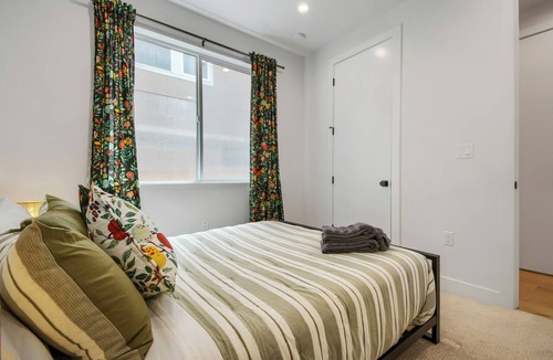 Berkeley House | Berkeley Flat | Walk to Tennyson | Balcony