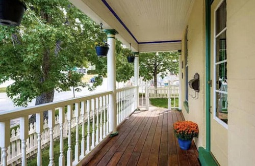 Golden House | Best Location in Golden Artistic Magical Setting