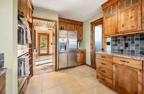 Nederland House | Best View in Ned, LUX Home 3min to town, Sleeps 8, 10min to Skiing, Hot Tub.