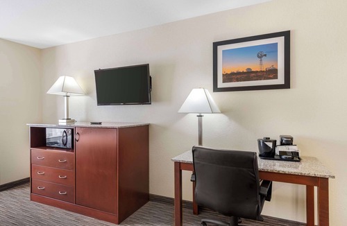 Central Colorado Springs Hotel | Best Western Executive Inn & Suites
