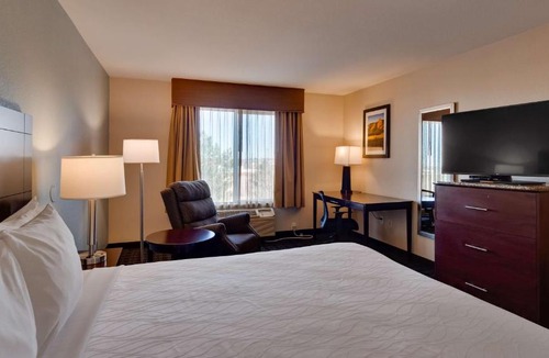 Aurora Hotel | Best Western Plus Gateway Inn & Suites - Aurora