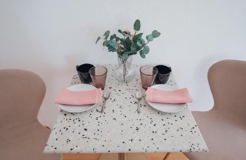 Oberdobling Apartment | Bezauberndes Studio mit privatem Garten