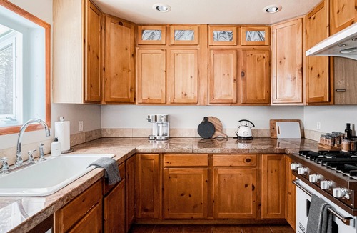 Saint Mary's House | Big Family Mountain Cabin. Hot Tub, Skiing, Game Room, King Bed, Dog Friendly!
