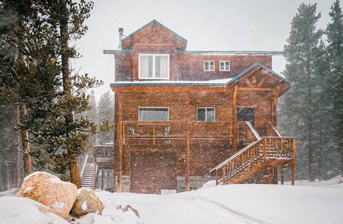 Saint Mary's House | Big Family Mountain Cabin. Hot Tub, Skiing, Game Room, King Bed, Dog Friendly!