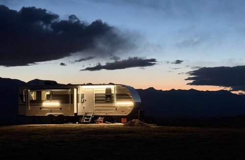 Red Wing House | Big Sky Vista: Stunning Mountain Views & Modern Comfort
