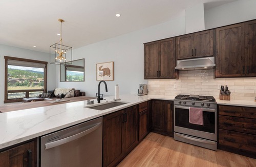 Fraser House | Bike-Friendly Mountain Retreat with Stunning Views