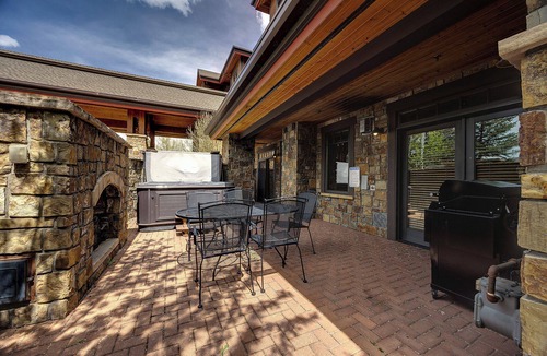 Steamboat Springs Condo | BL6112 | Cozy Mtn Condo | Private Courtyard and Hot Tub | Air Chilling