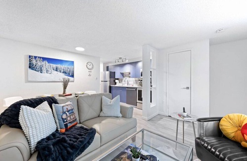 Englewood Apartment | Blue Moon Extended stays w/Casper Mattress