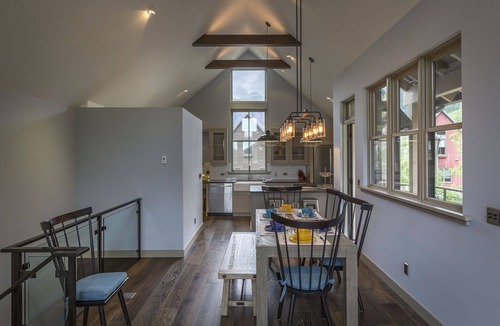 Telluride House | BLUEGRASS AVAILABLE-LUX 3BR/3.5Bth Views, deck, fp; walk to grocery & EVERYWHERE