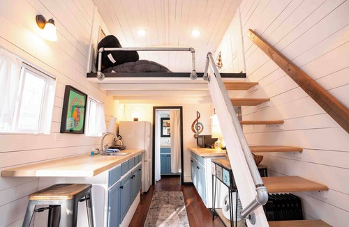 Lyons Resort | Bluegrass Jam Tiny House – Musical Charm Near Boulder & Riverfront Bliss