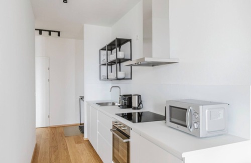 Erdberg Apartment | Blueground | Landstraße, pool, gym, sauna & a/c