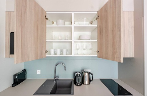 Nusle Apartment | Blueground | Nusle, balcony, nr Vysehrad (PRG-75)