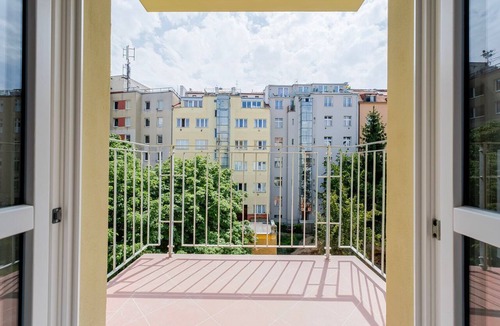 Nusle Apartment | Blueground | Nusle, balcony, nr Vysehrad (PRG-75)