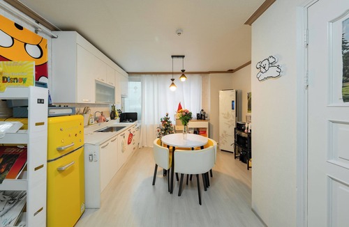 Seo-gu Apartment | Boardgames, Cosplay, Nintendo, Beam Projector, Netflix, Ball Pool, Comic Book