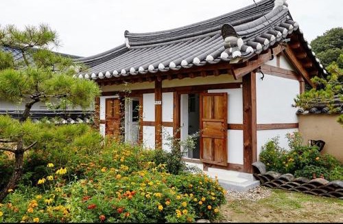 Bonghwa House | Bonghwa Hanok Old House Pension