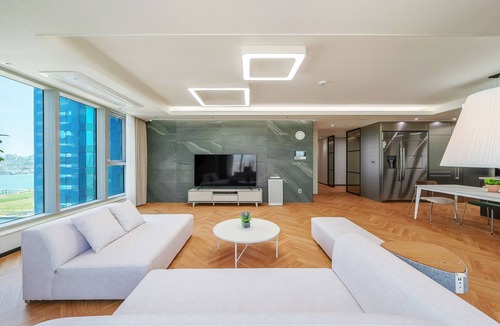 Ch'oryang-dong Apartment | BOOKING THE BAY