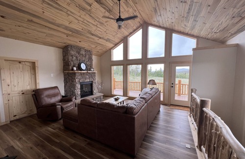 Indian Mountain Cabin | Brand New 4-bedroom cabin/stunning views/king bed, Hot Tub!
