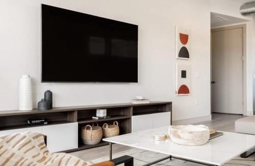 Jefferson Park House | Brand New Condo - Walk to Empower Stadium - Tesoro