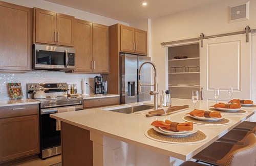 Parker Condo | Brand New, Cozy & Modern Condo – Dogs Welcome!
