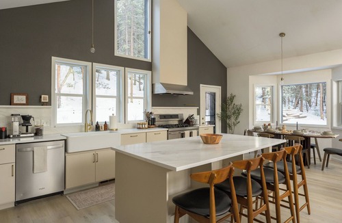Grant Ski Chalet | Brand New Mtn Chalet: Cedar Hot Tub, 2 Kitchens, 2 Living Rooms, Starlink