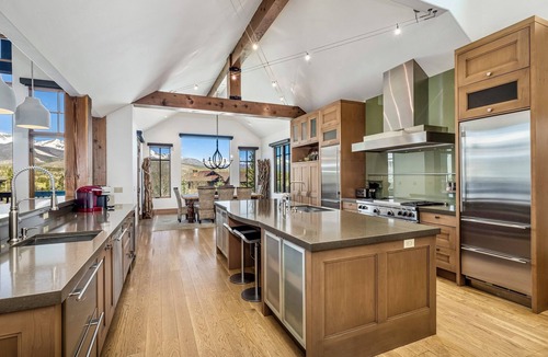 The Highlands House | Breck Mansion- Mountain Views, Hot Tub, Sauna, Guest House, Golf Course