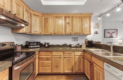 Peak 9 Condo | Breckenridge Ski In Ski Out Condo, Great Views, Pool & Hot Tubs, Walk to Town