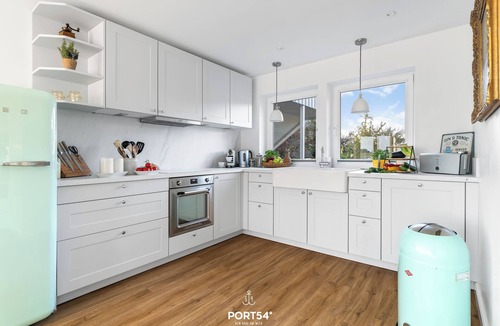 Kopperby House | Breeze 71 - first row by the water, fireplace, 3 bathrooms, electric charging