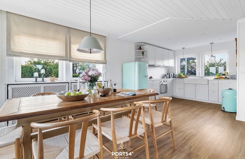 Kopperby House | Breeze 71 - first row by the water, fireplace, 3 bathrooms, electric charging