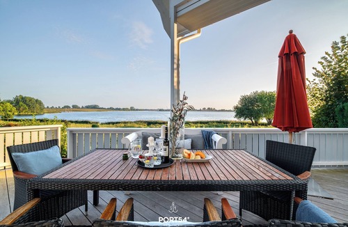 Kopperby House | Breeze 71 - first row by the water, fireplace, 3 bathrooms, electric charging
