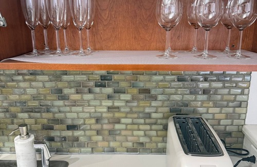 Midtown Condo | Bright, modern, cozy, 2-bedroom apt,Manhattan skyline views, calm neutral design