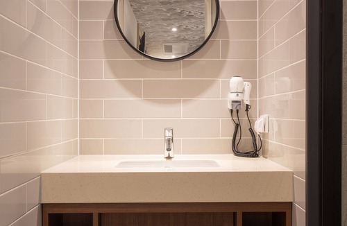 Busanjin Hotel | Brown-Dot Choup