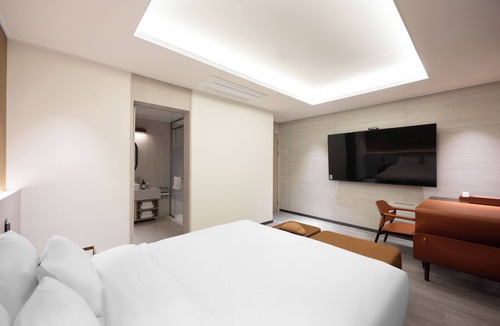 Gyo-dong Hotel | Browndot