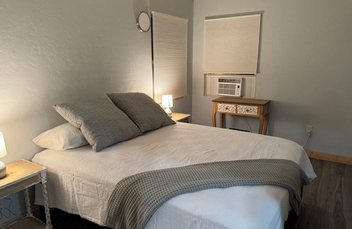 Palisade Other | Bubbles in the Vineyards nCharming 4-bedroom farmhouse newly renovated .nn