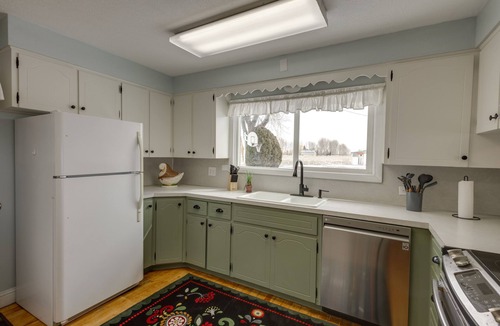 Burley House | Burley Home w/Playground - 1 Mi to Golf Course!