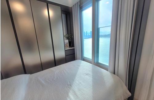 Suyeong-Gu Apartment | #Busan #Gwangalli #CozyStay #GwanganBridge #Sunrise #OceanView