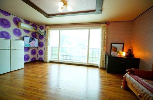 Byeonsan House | Byeonsanbando Soriseom Pension