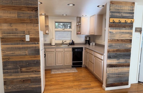 Cheyenne Canyon Cabin | Cañon Hideaway- 1BR + bonus room/office-Prime location