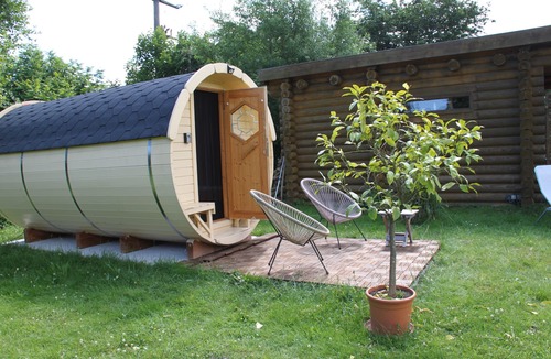 Oldenburg in Holstein Cabin | Cabana-Standard-Shared Bathroom-Garden view-Schlaffass 4