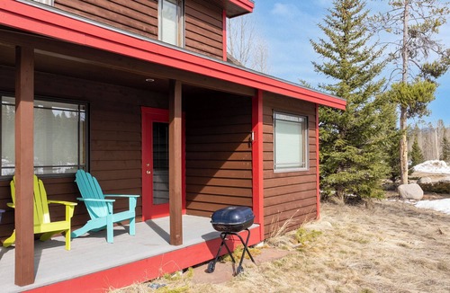 Fraser Cabin | Cabin getaway 3 bedroom, garage, open floor plan
