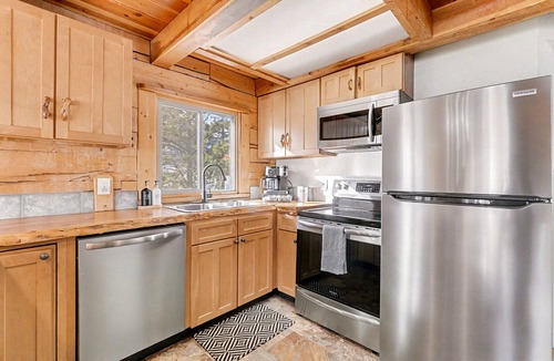 Estes Park Cabin | Cabin - Hot Tub w outdoor TV, Sleeps 12, King Bed, Dogs ok
