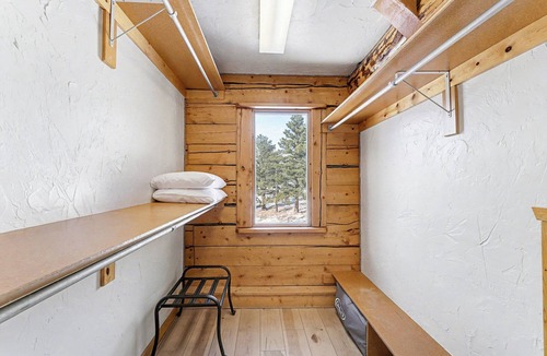 Estes Park Cabin | Cabin - Hot Tub w outdoor TV, Sleeps 12, King Bed, Dogs ok