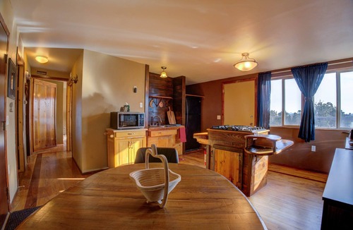 Dove Creek Cabin | Cabin Near Dolores Canyon, Mesa Verde, Moab WiFi A/C Laundry Parking