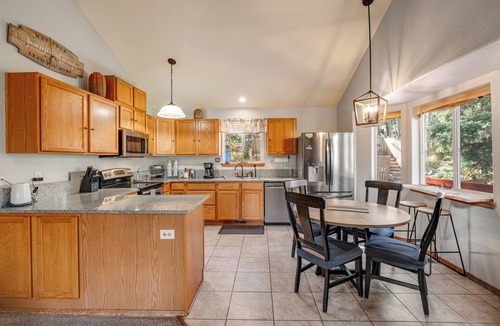Florissant Cabin | Cabin near Wolf and Wildlife