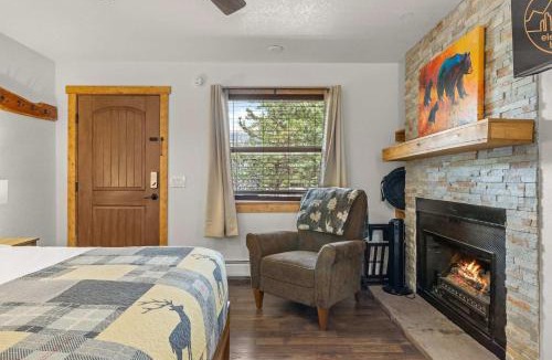 Estes Park Apartment | Cabin15 - King bed Hotel Style Unit