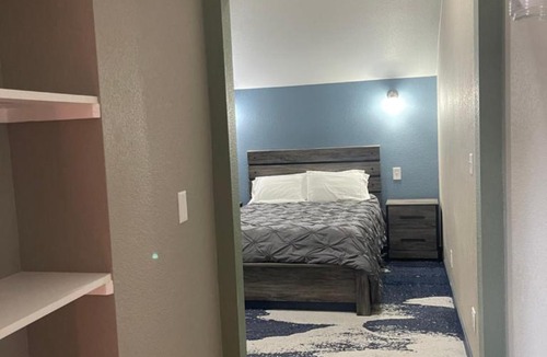 Longmont Hotel | Cabins on Main Longmont